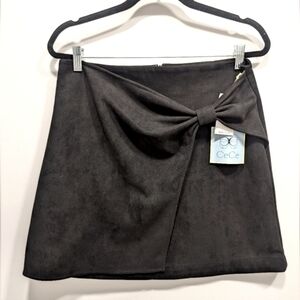 CeCe Black Faux Suede Wrap Bow Skirt Holiday Feminine Size 8